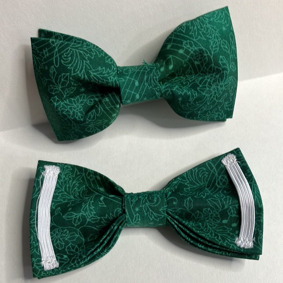 Pet Bowtie Christmas Holly & Music Notes - Picture 4 of 11